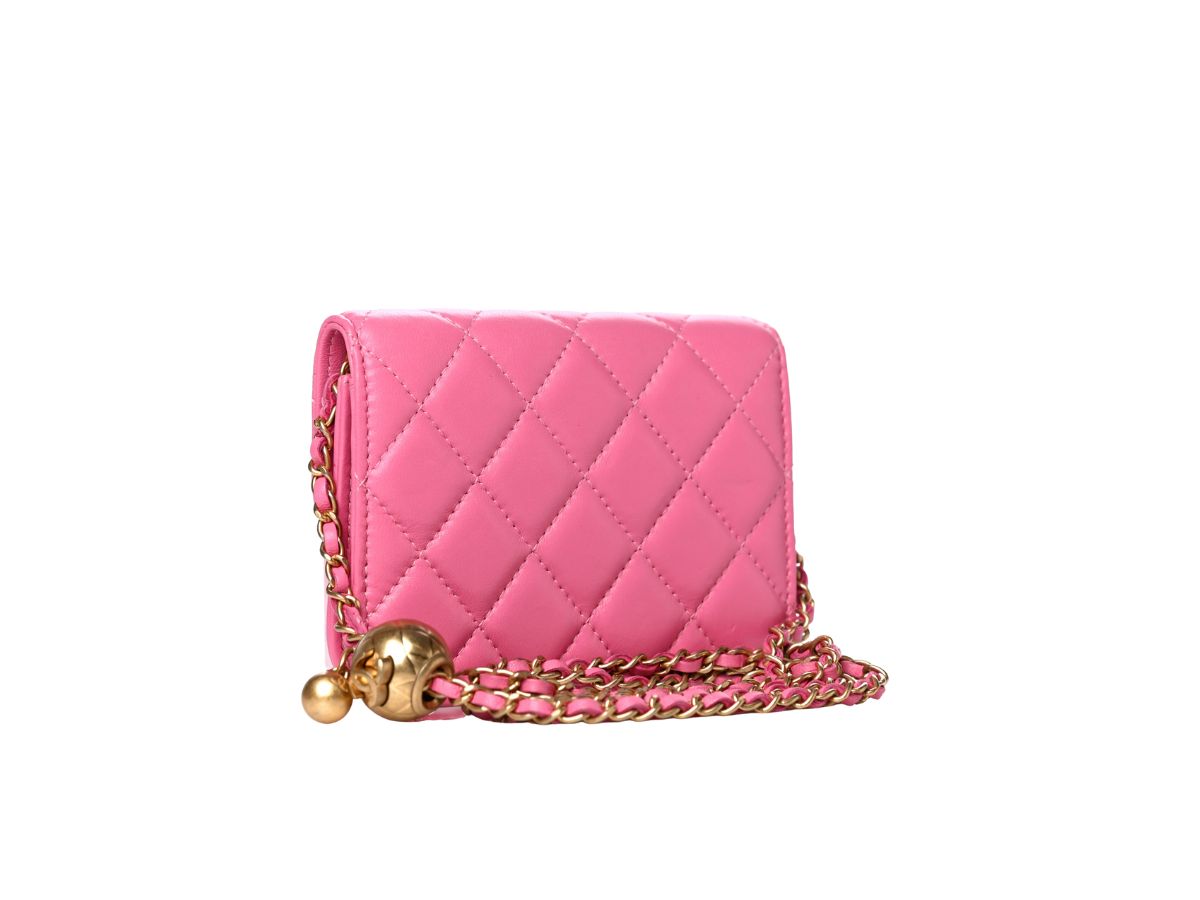 https://d2cva83hdk3bwc.cloudfront.net/chanel-clutch-with-chain-in-lambskin-with-pearl-crush-pink-2.jpg