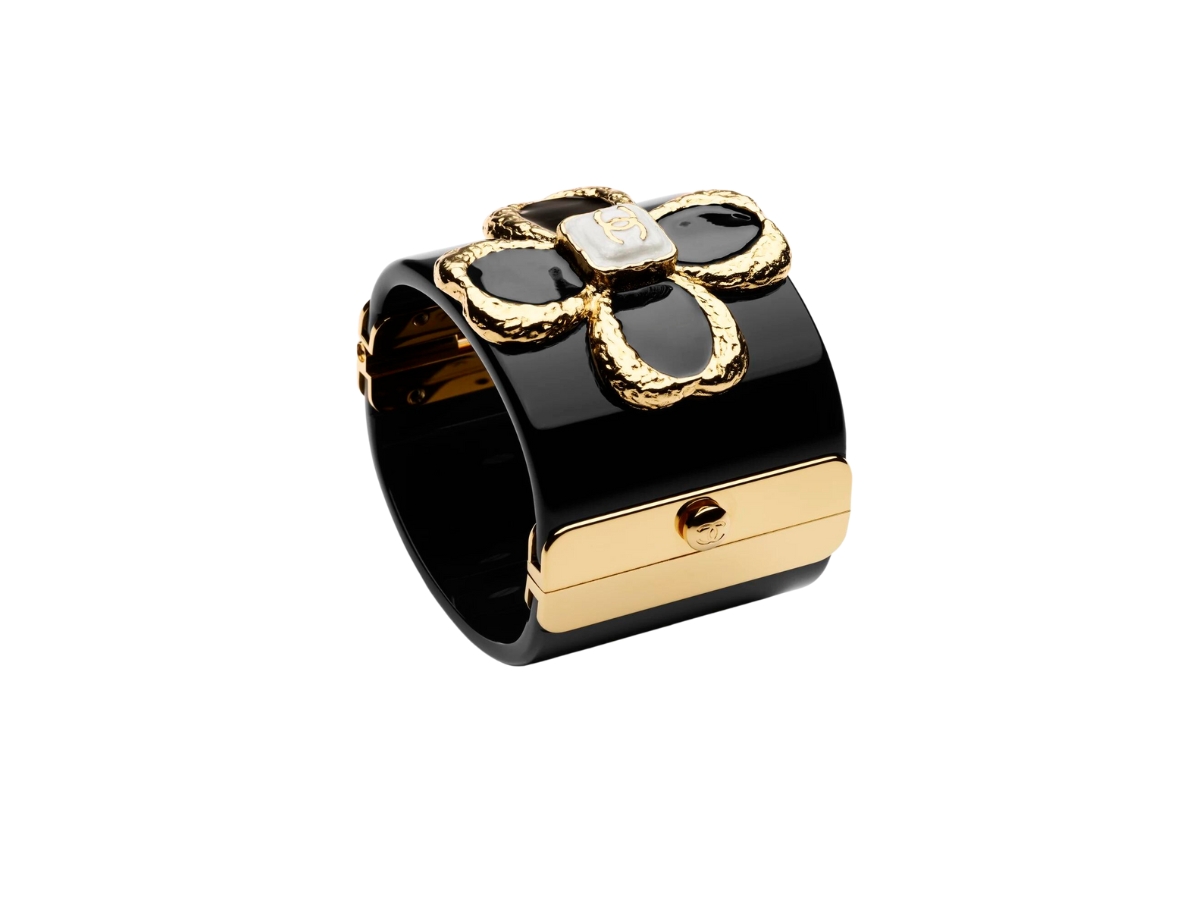 https://d2cva83hdk3bwc.cloudfront.net/chanel-cuff-in-resin-with-metal-hardware-black-pearly-white-gold-2.jpg