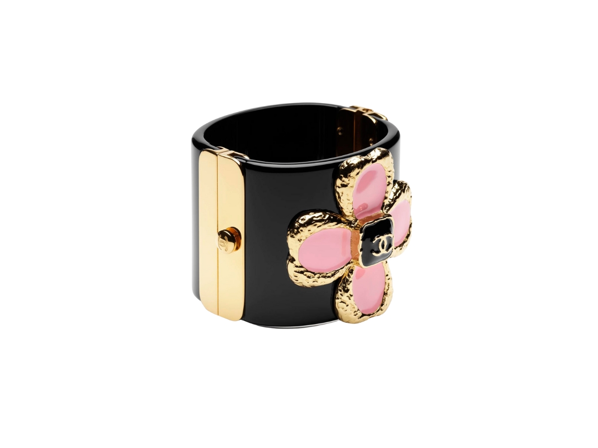 https://d2cva83hdk3bwc.cloudfront.net/chanel-cuff-in-resin-with-metal-hardware-black-pink-gold-2.jpg