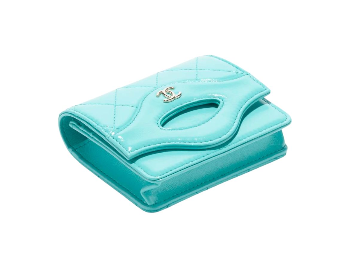 https://d2cva83hdk3bwc.cloudfront.net/chanel-flap-card-holder-in-shiny-calfskin-with-gold-tone-metal-turquoise-2.jpg