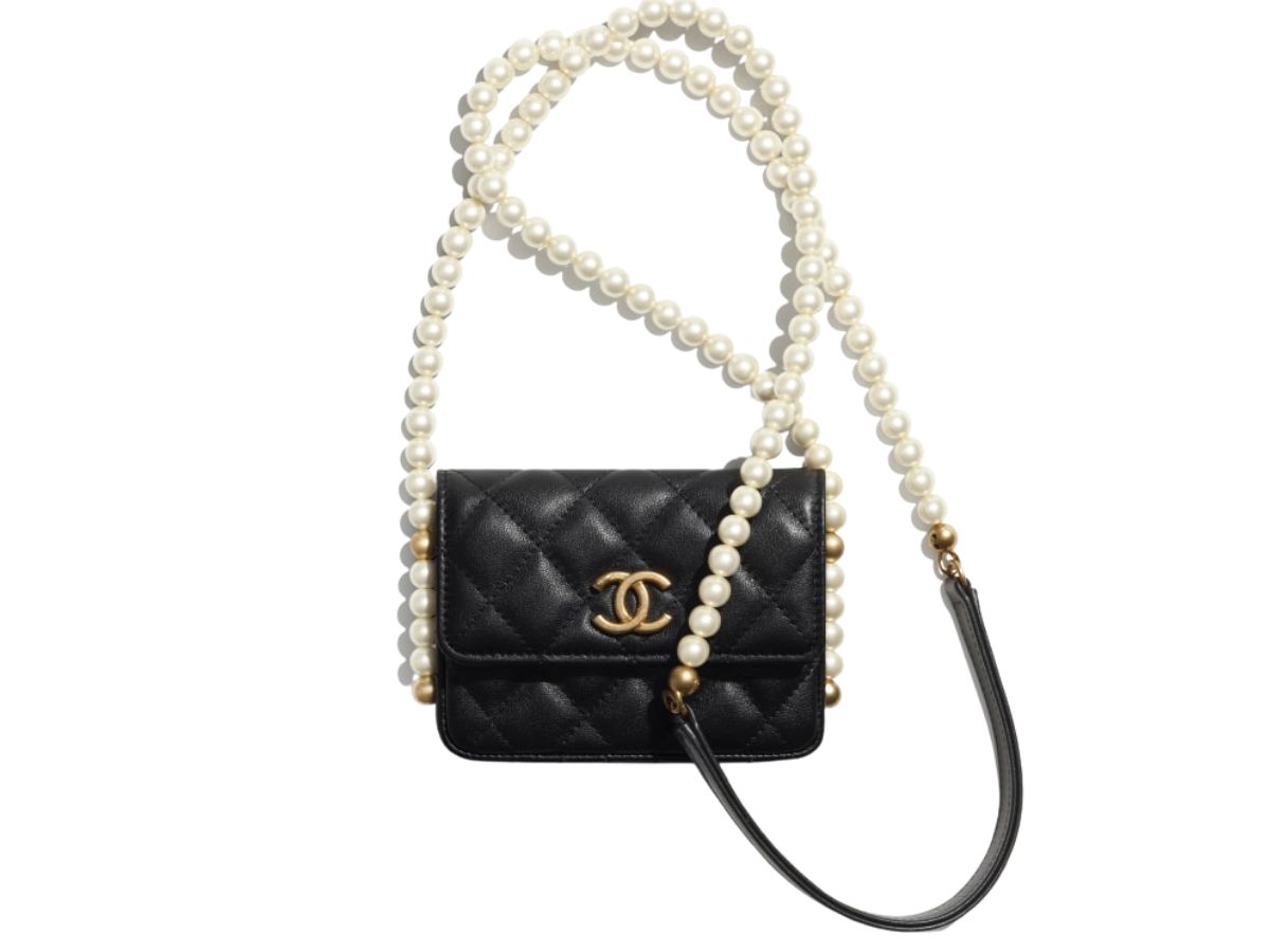 https://d2cva83hdk3bwc.cloudfront.net/chanel-flap-card-holder-with-chain-in-calfskin-with-imitation-pearls-and-gold-tone-metal-black-1.jpg