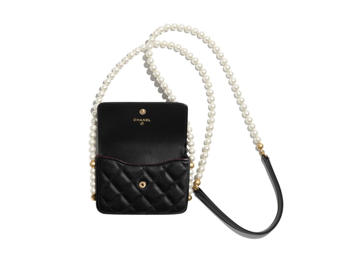 https://d2cva83hdk3bwc.cloudfront.net/chanel-flap-card-holder-with-chain-in-calfskin-with-imitation-pearls-and-gold-tone-metal-black-2.jpg