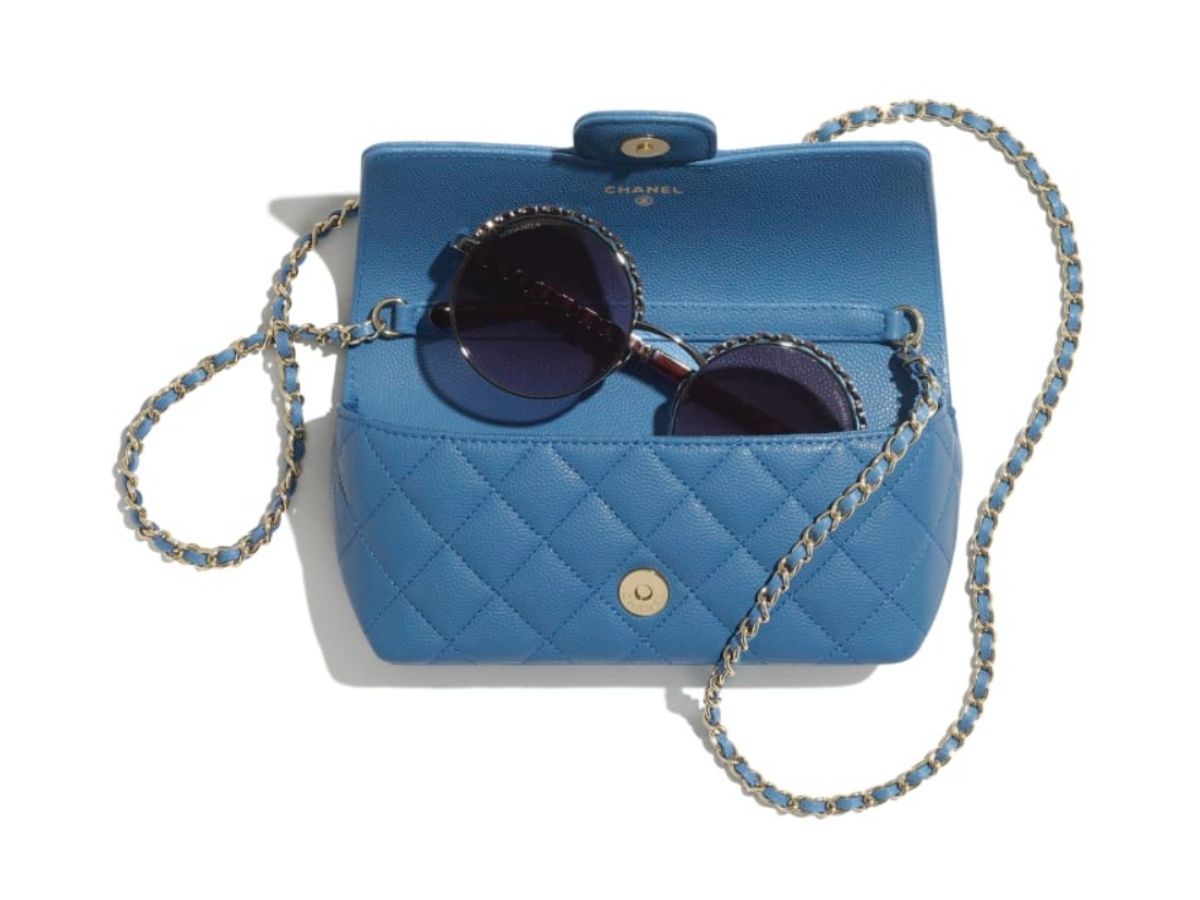 https://d2cva83hdk3bwc.cloudfront.net/chanel-glasses-case-with-classic-chain-2.jpg