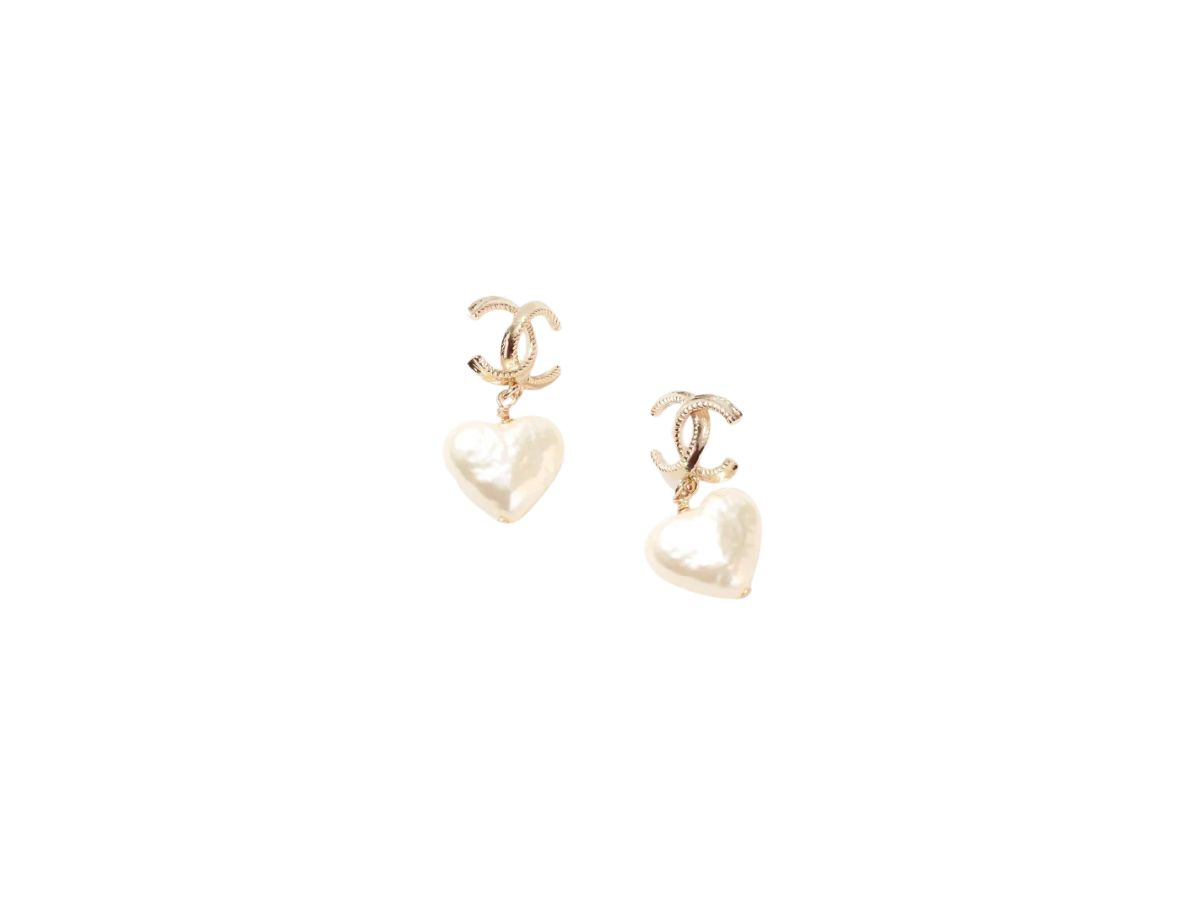 https://d2cva83hdk3bwc.cloudfront.net/chanel-heart-earrings-in-metal-and-resin-gold-with-pearly-white-1.jpg