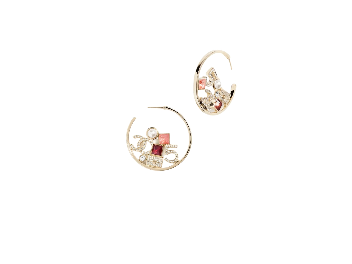 https://d2cva83hdk3bwc.cloudfront.net/chanel-hoop-earrings-in-metal-diamant-s-and-glass-pearls-gold-multicolour-pearly-white-1.jpg