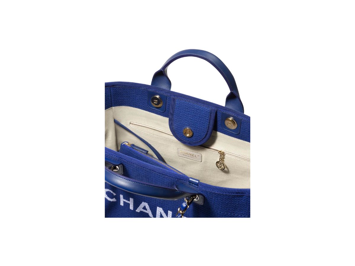 https://d2cva83hdk3bwc.cloudfront.net/chanel-large-tote-in-mixed-fibres-and-calfskin-with-gold-tone-metal-blue-4.jpg
