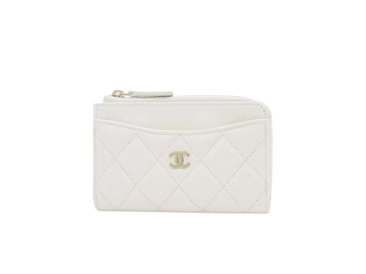 https://d2cva83hdk3bwc.cloudfront.net/chanel-matelasse-card-coin-case-in-caviar-skin-white-1.jpg