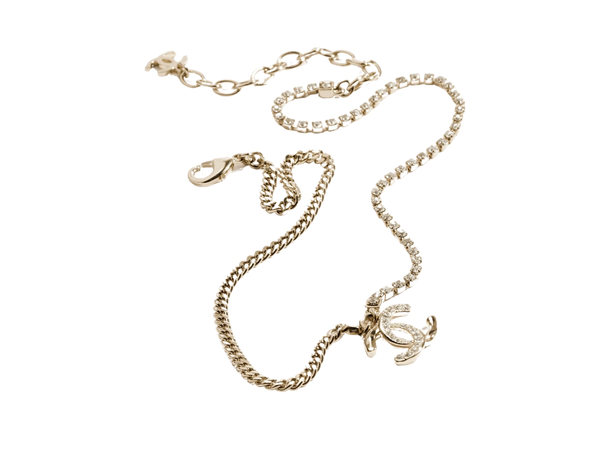 https://d2cva83hdk3bwc.cloudfront.net/chanel-pendant-necklace-metal-strass-and-gold-crystal-2.jpg