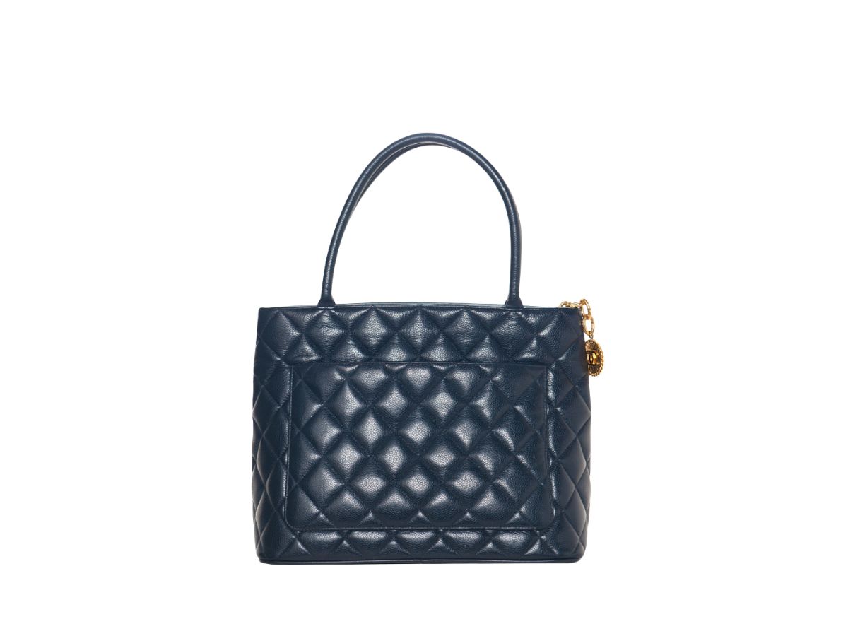 https://d2cva83hdk3bwc.cloudfront.net/chanel-vintage-chanel-navy-blue-caviar-quilted-medallion-tote-2.jpg