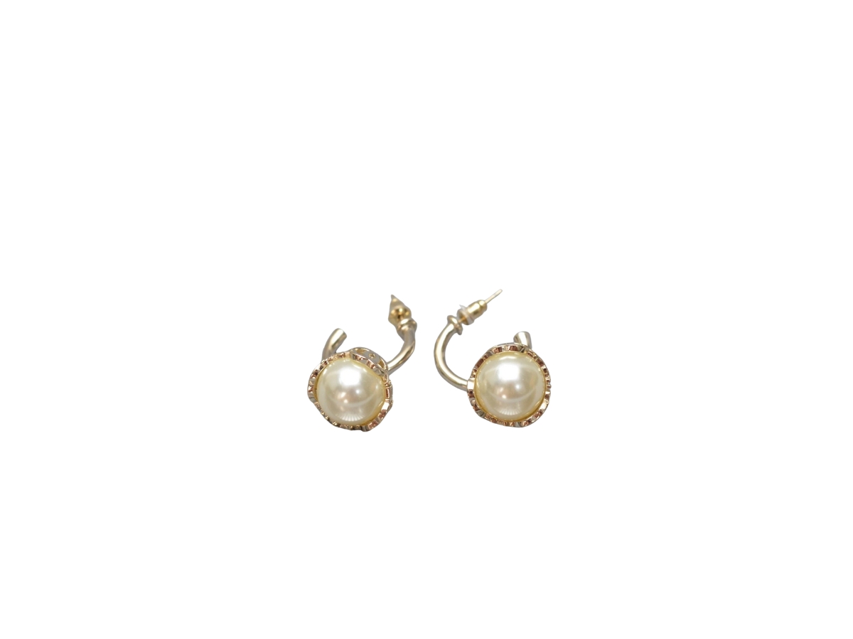 https://d2cva83hdk3bwc.cloudfront.net/chl-eracccleidpwgthg-chanel-classic-cc-logo-earrings-in-dangle-pearls-with-gold-tone-hardwre-gold-2.jpg