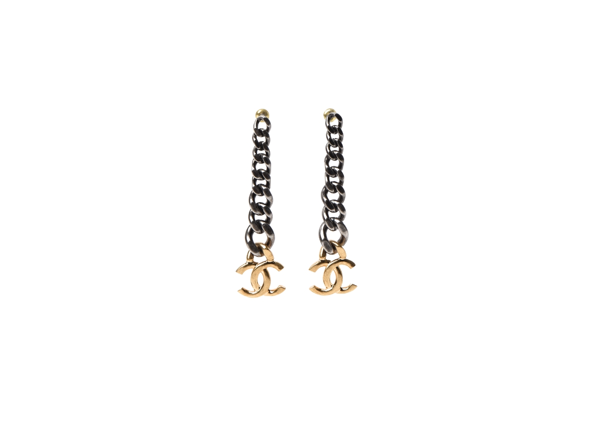 https://d2cva83hdk3bwc.cloudfront.net/chl-eracmcpderg-chanel-metal-cc-pick-drop-earrings-ruthenium-gold-1.jpg