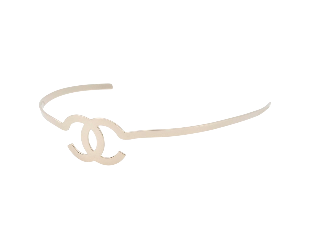 https://d2cva83hdk3bwc.cloudfront.net/chl-hwacclmhicg-chanel-cc-logo-metal-hairband-in-champagne-gold-1.jpg