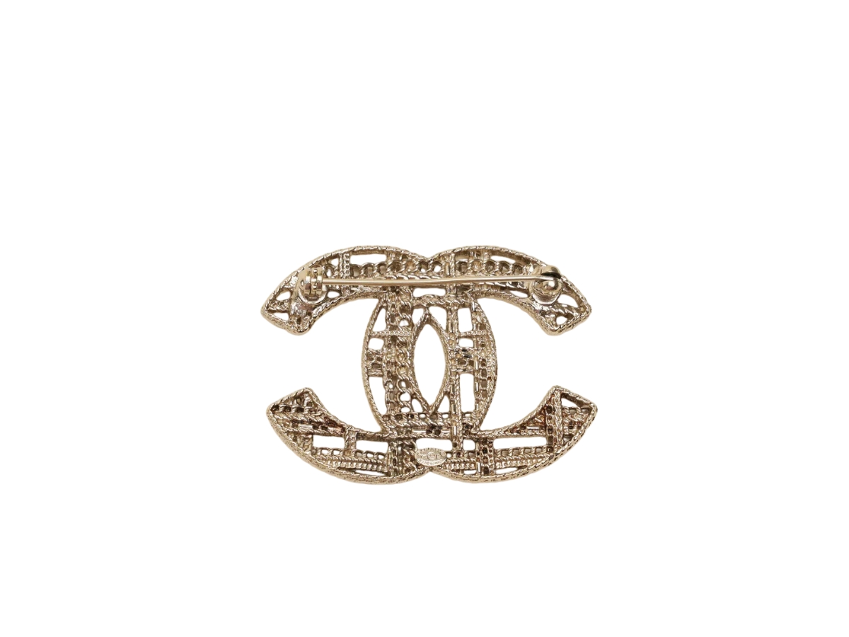 https://d2cva83hdk3bwc.cloudfront.net/chl-jeaccbgt-chanel-chain-brooch-gold-tone-2.jpg