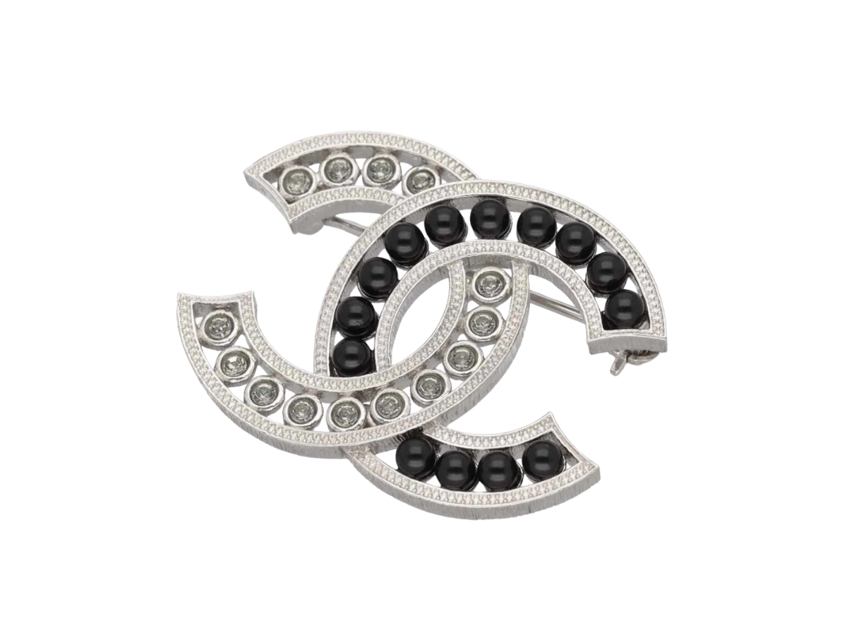 https://d2cva83hdk3bwc.cloudfront.net/chl-jeaccmlbbss-chanel-coco-mark-logo-brooch-black-stone-silver-2.jpg