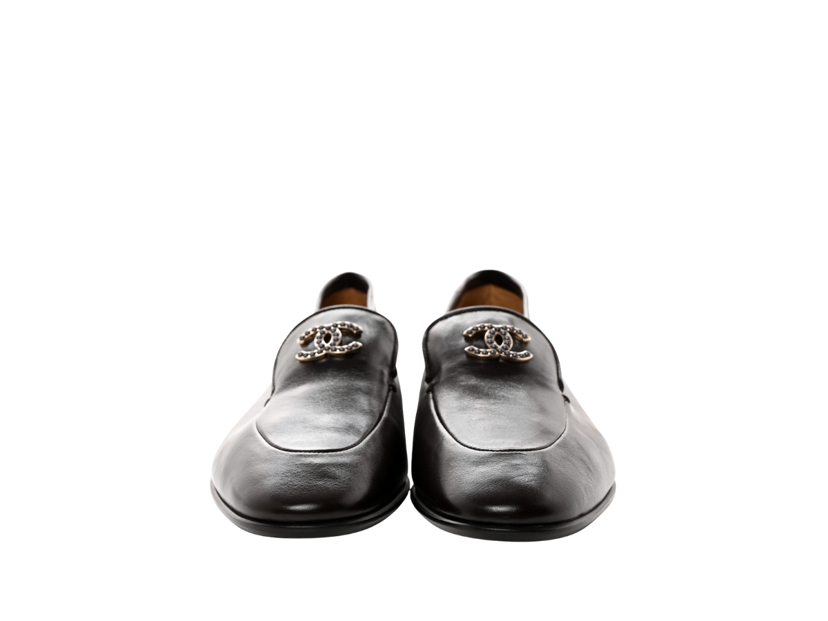 https://d2cva83hdk3bwc.cloudfront.net/chl-loscclscdb-chanel-cc-loafers-shiny-calfskin-dark-brown-4.jpg