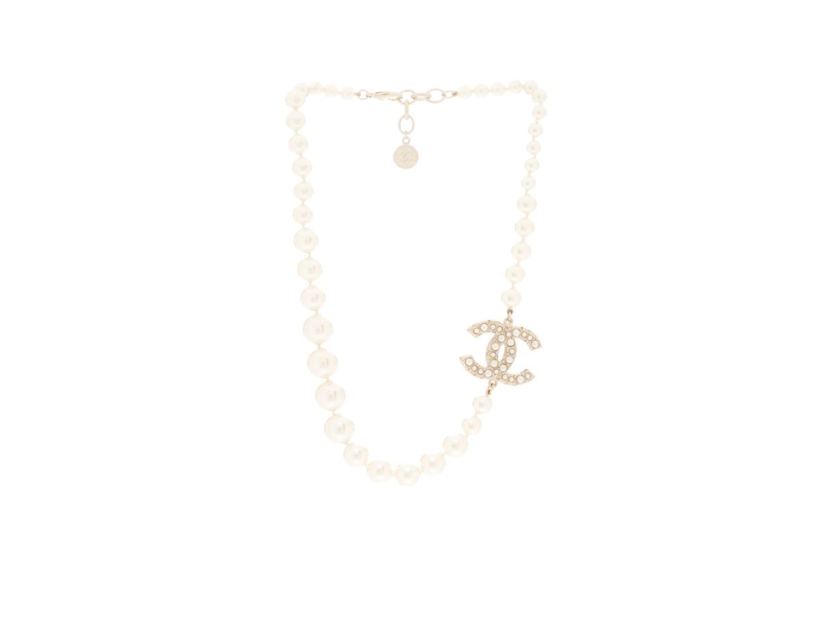 https://d2cva83hdk3bwc.cloudfront.net/chl-nlacc1aiplg-chanel-cc-100th-anniversary-in-pearl-light-gold-1.jpg
