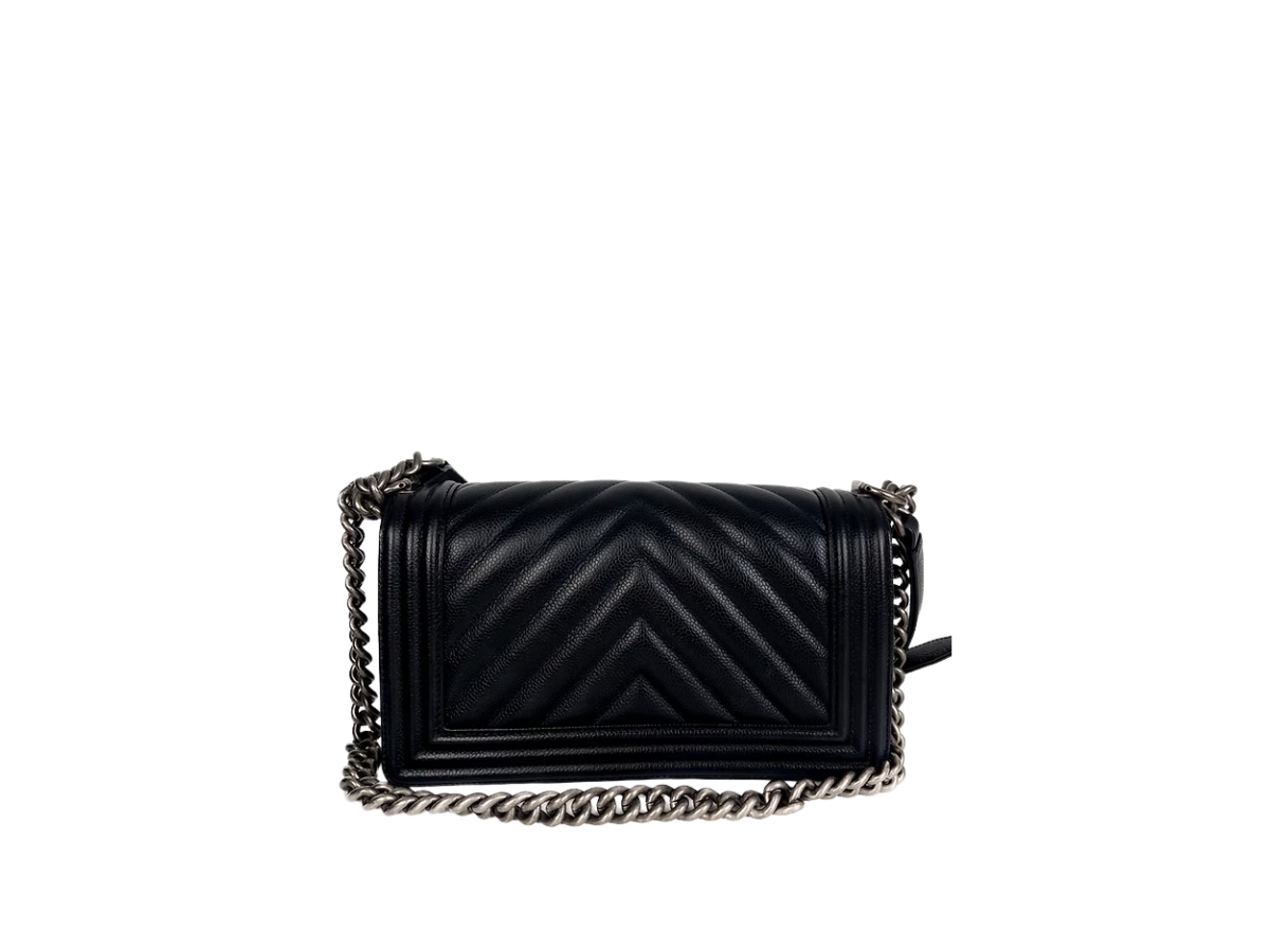 https://d2cva83hdk3bwc.cloudfront.net/chl-sbbcbm1bk-chanel-boy-medium-10-black-2.jpg