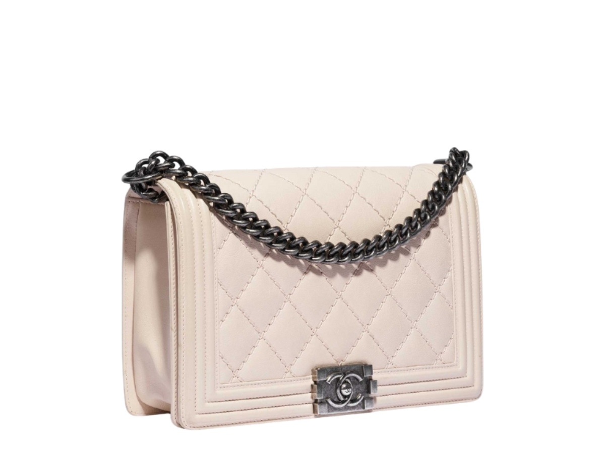 https://d2cva83hdk3bwc.cloudfront.net/chl-sbbcbmllp-chanel-boy-medium-lamb-light-pink-3.jpg