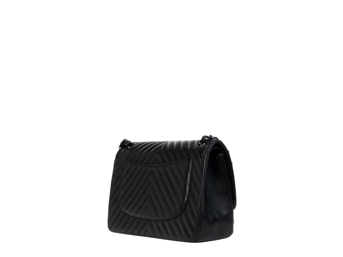 https://d2cva83hdk3bwc.cloudfront.net/chl-sbbccdfljibhwb-chanel-classic-double-flap-lambskin-jumbo-in-black-hardware-with-black-2.jpg