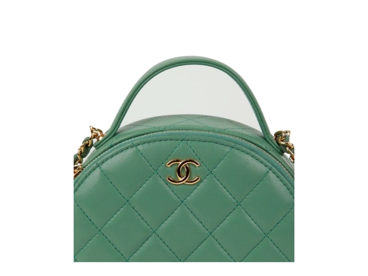 https://d2cva83hdk3bwc.cloudfront.net/chl-sbbccrthvcg-chanel-chic-riviera-top-handle-vanity-case-green-5.jpg