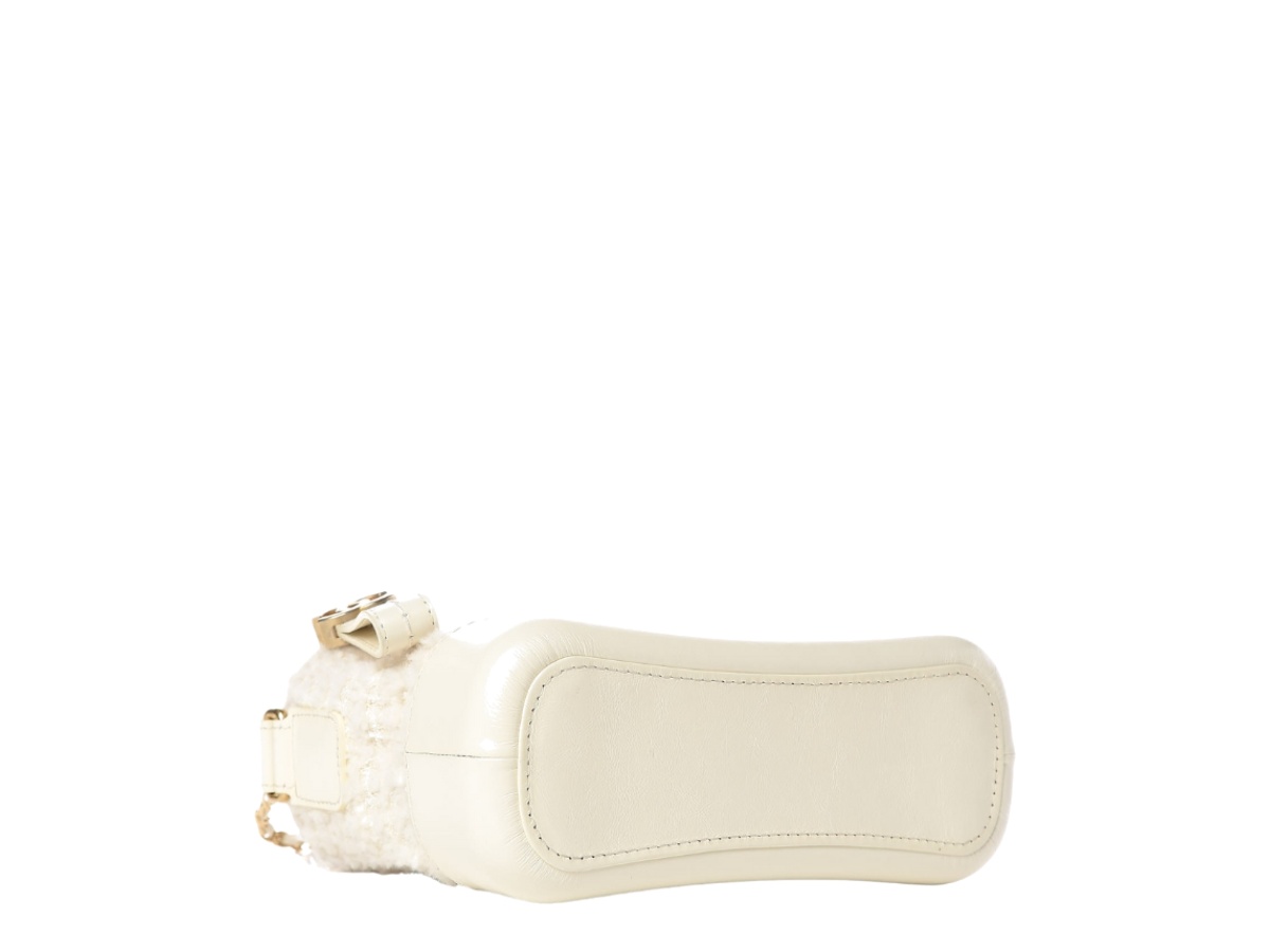 https://d2cva83hdk3bwc.cloudfront.net/chl-sbbcgshbi-chanel-gabrielle-small-hobo-bag-ivory-3.jpg