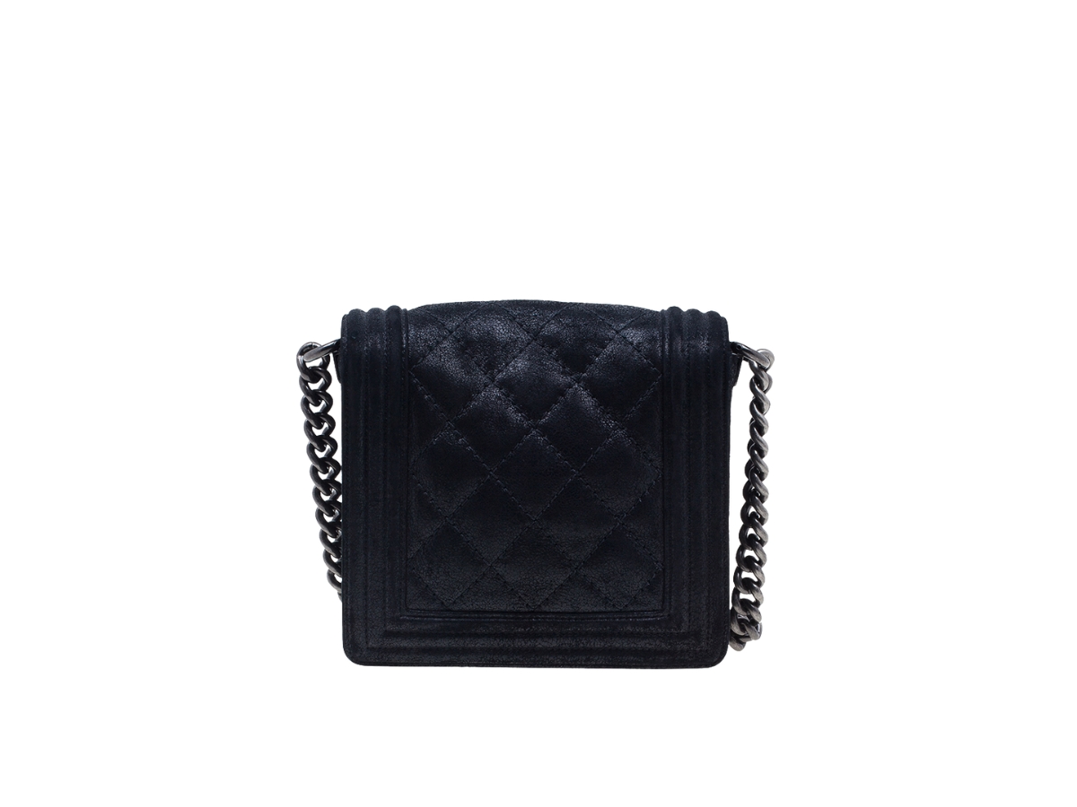 https://d2cva83hdk3bwc.cloudfront.net/chl-sbbcibbb-chanel-iridescent-boy-bag-black-2.jpg