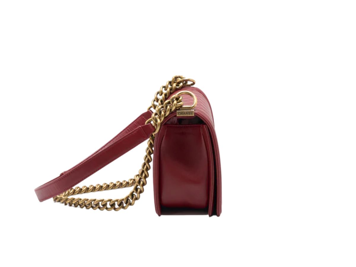 https://d2cva83hdk3bwc.cloudfront.net/chl-sbbcmbblbghxupn-chanel-boy-medium-handbag-burgundy-3.jpg