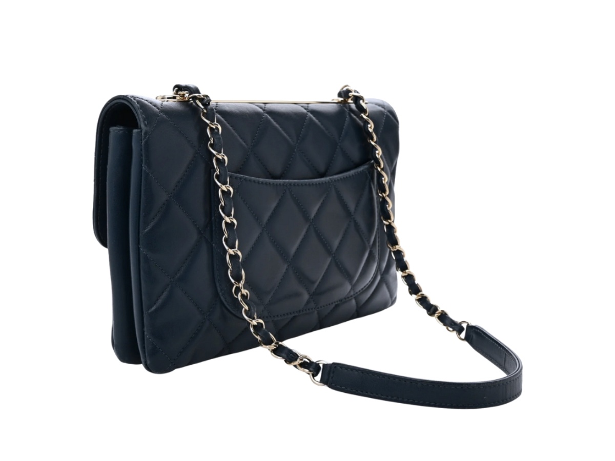 https://d2cva83hdk3bwc.cloudfront.net/chl-sbbcmtcfnb-chanel-medium-trendy-cc-flap-navy-blue-2.jpg