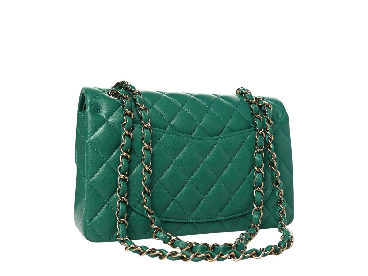 https://d2cva83hdk3bwc.cloudfront.net/chl-sbbcsdfiglwghg-chanel-small-double-flap-in-green-lambskin-with-gold-hardware-green-2.jpg