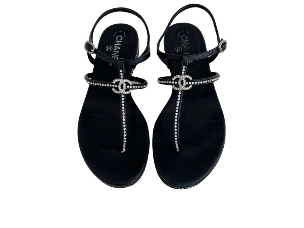 https://d2cva83hdk3bwc.cloudfront.net/chl-sdscctsbws-chanel-cc-thong-sandals-black-women-s-2.jpg