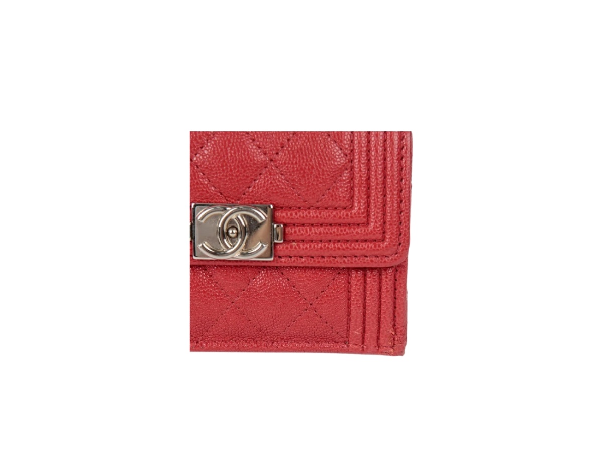 https://d2cva83hdk3bwc.cloudfront.net/chl-wlbcbdwr-chanel-boy-double-wallet-red-5.jpg