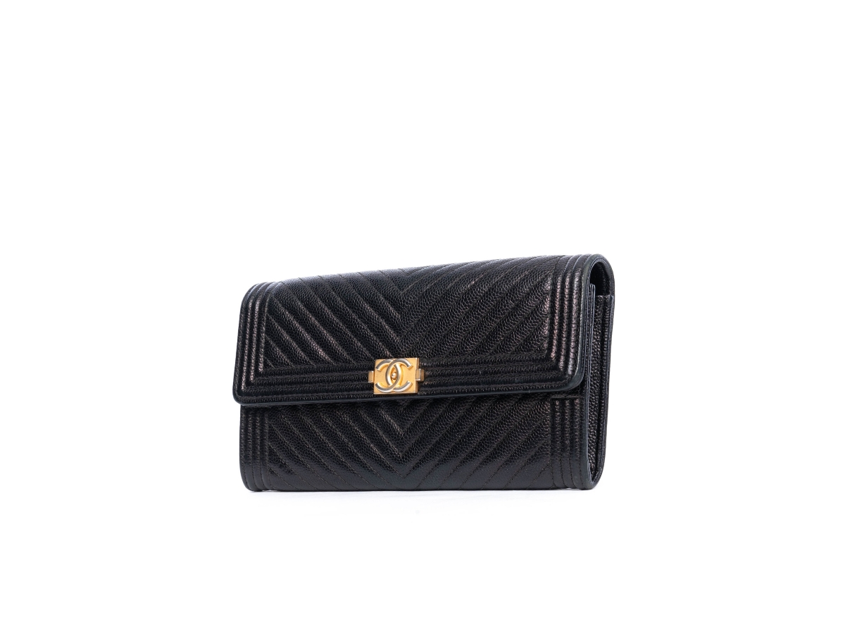 https://d2cva83hdk3bwc.cloudfront.net/chl-wlbcbgfwighwb-chanel-boy-gusset-flap-wallet-in-gold-hardware-with-black-2.jpg