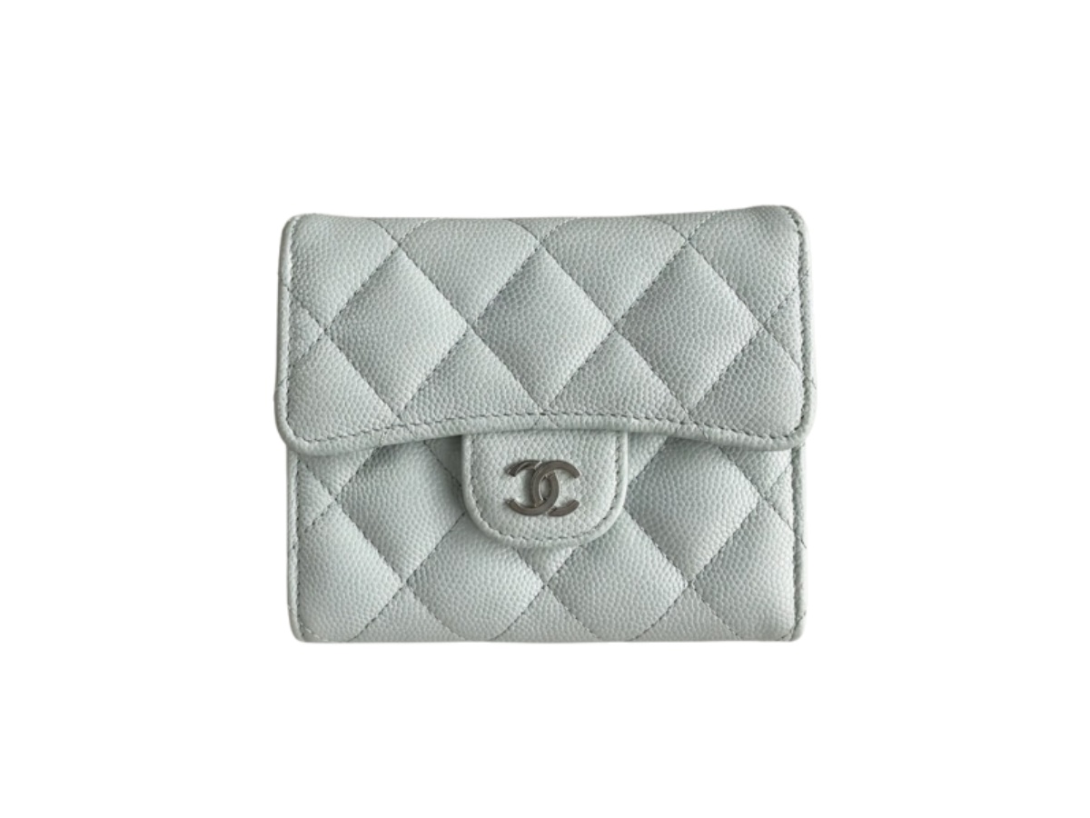 https://d2cva83hdk3bwc.cloudfront.net/chl-wlbctfwhlb-chanel-tri-fold-wallet-holo31-light-blue-1.jpg