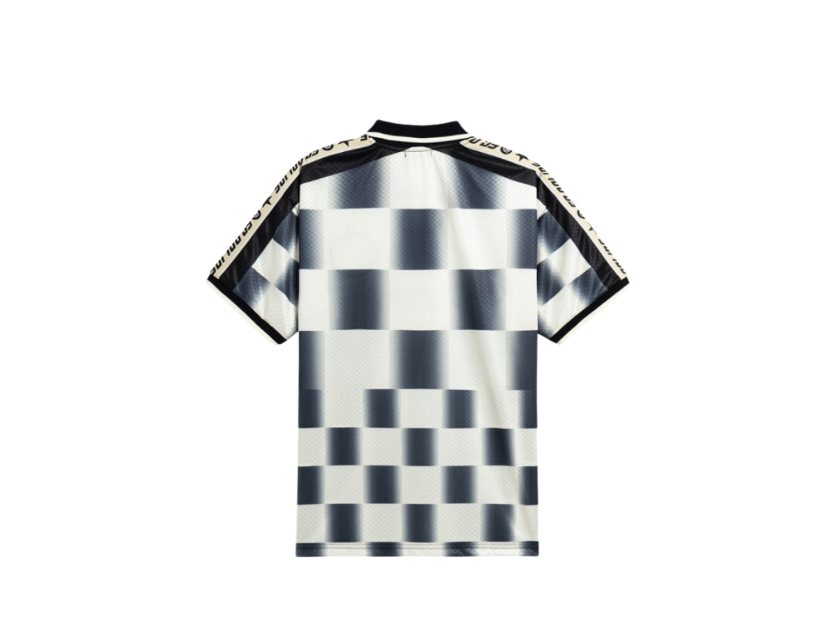 https://d2cva83hdk3bwc.cloudfront.net/cnv-jsacxesfo2cfjc-carnival-x-ea-sports-fc-online-2025-checkered-football-jersey-cream-2.jpg