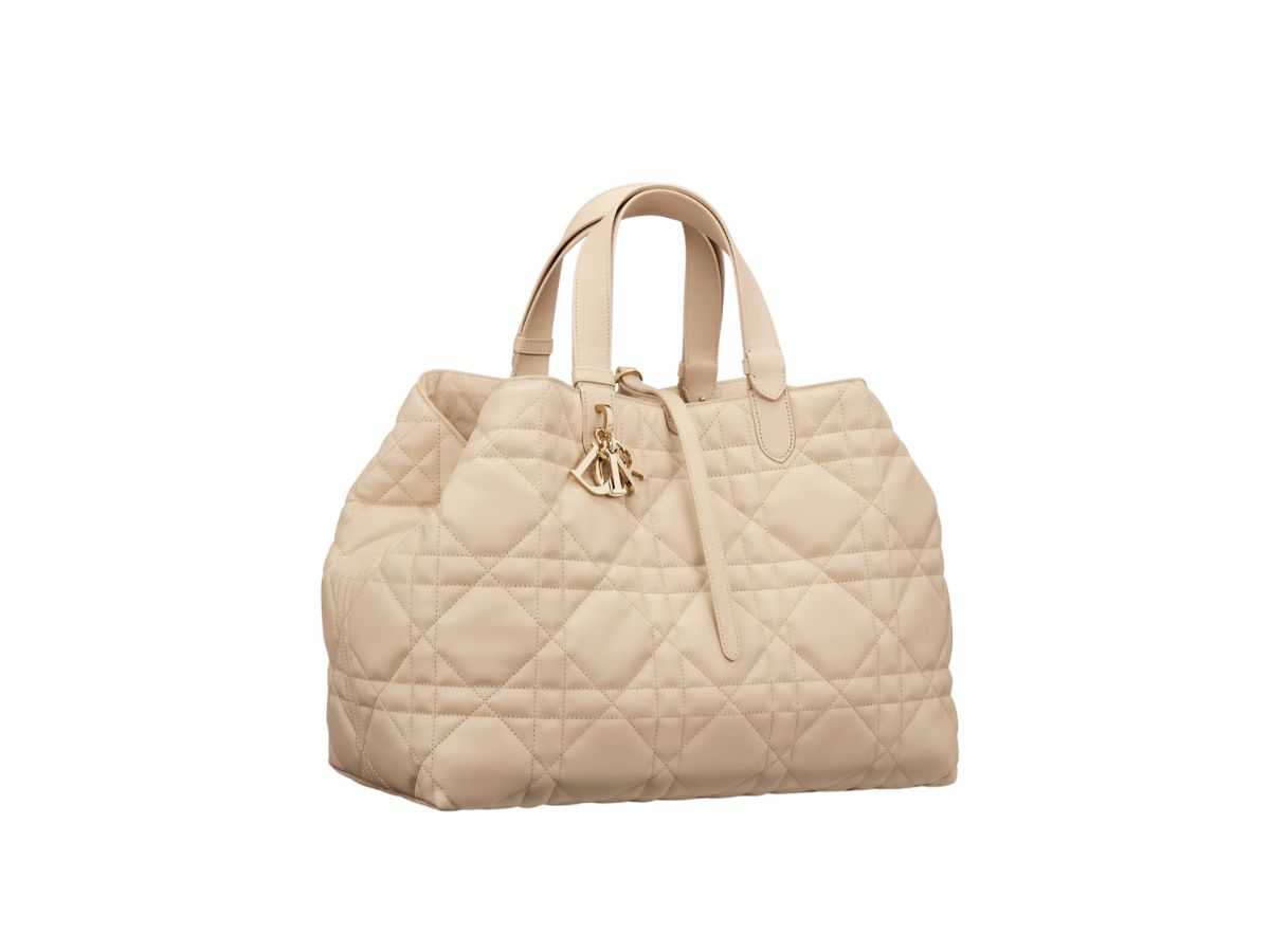 https://d2cva83hdk3bwc.cloudfront.net/dior-large-dior-toujours-bag-in-powder-beige-macrocannage-calfskin-1.jpg