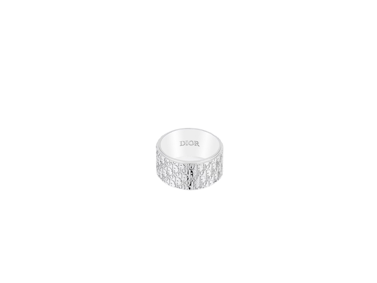 https://d2cva83hdk3bwc.cloudfront.net/dior-oblique-ring-in-silver-2.jpg