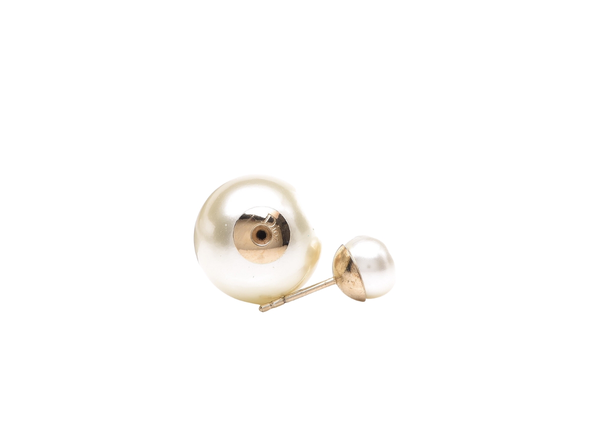 https://d2cva83hdk3bwc.cloudfront.net/dior-tribal-earrings-in-pearl-mise-with-gold-finish-metal-hardware-2.jpg