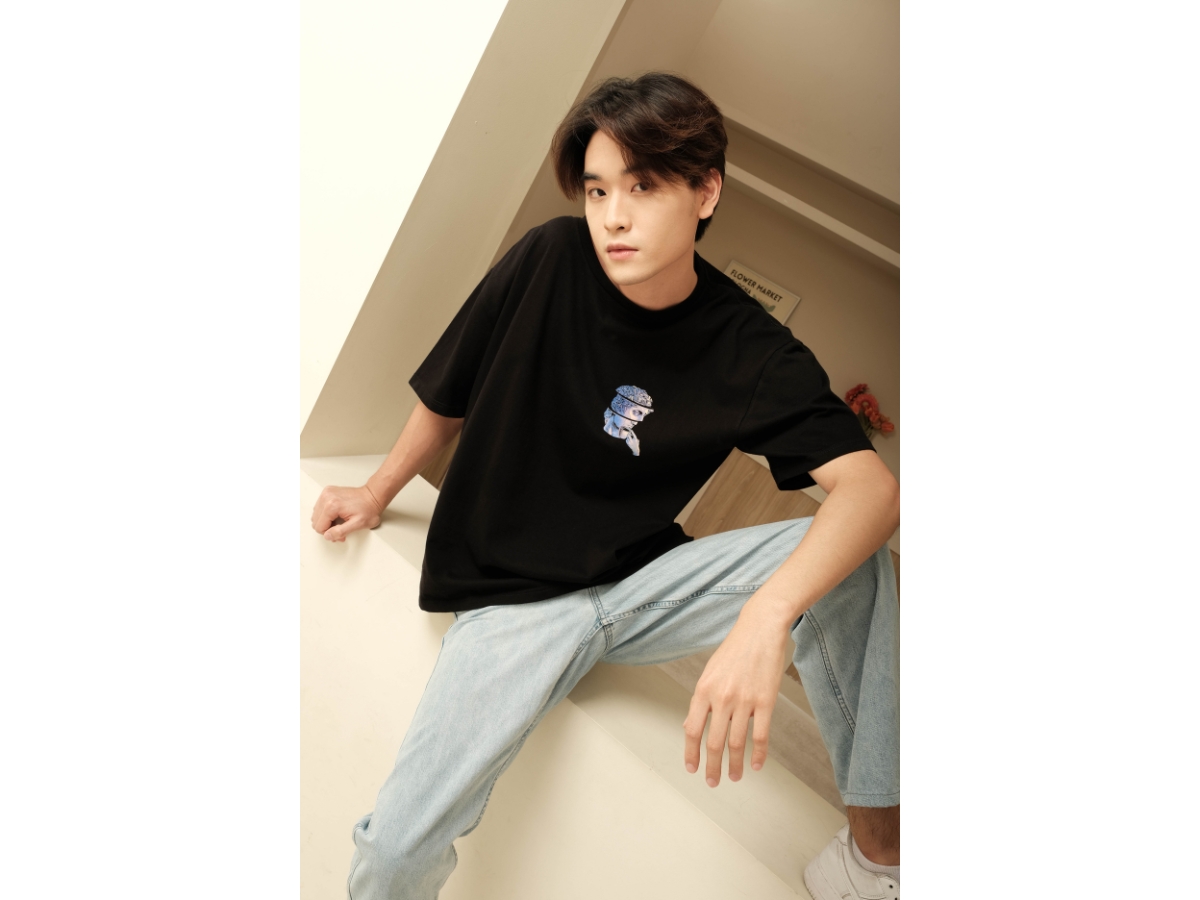https://d2cva83hdk3bwc.cloudfront.net/doppio-insomniac-oversized-t-shirt--black--3.jpg