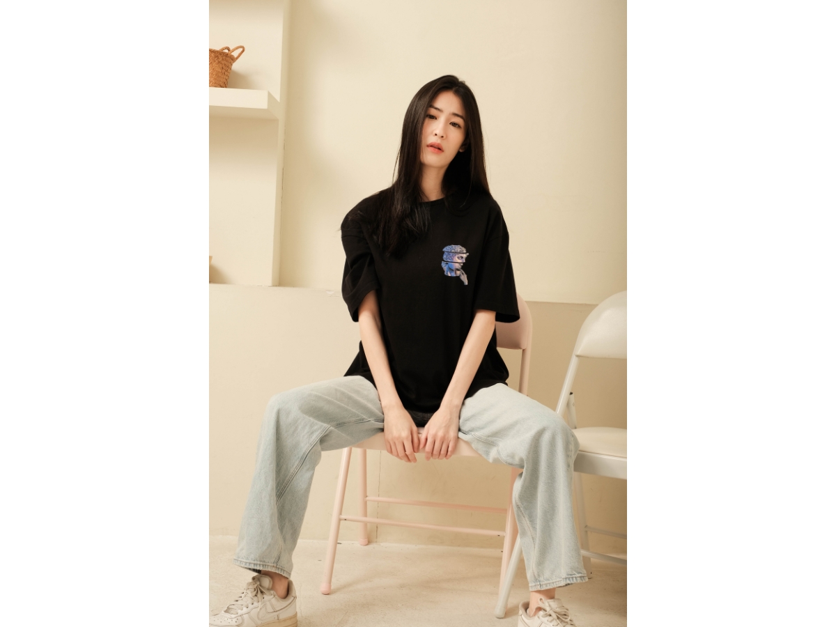 https://d2cva83hdk3bwc.cloudfront.net/doppio-insomniac-oversized-t-shirt--black--5.jpg
