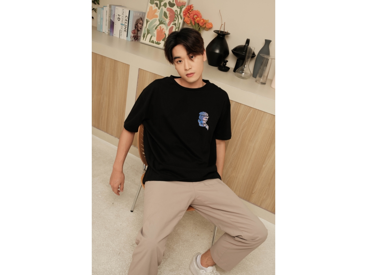 https://d2cva83hdk3bwc.cloudfront.net/doppio-insomniac-oversized-t-shirt--black--6.jpg