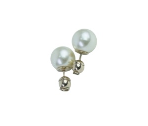 Buy Dior Earrings White at Sasom – Authentic and Ready to Ship