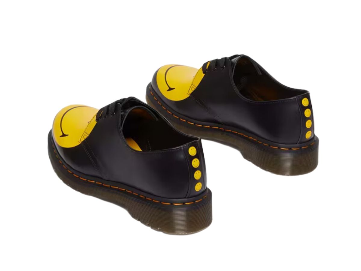 https://d2cva83hdk3bwc.cloudfront.net/dr-martens-1461-smiley-smooth-leather-oxford-black-4.jpg