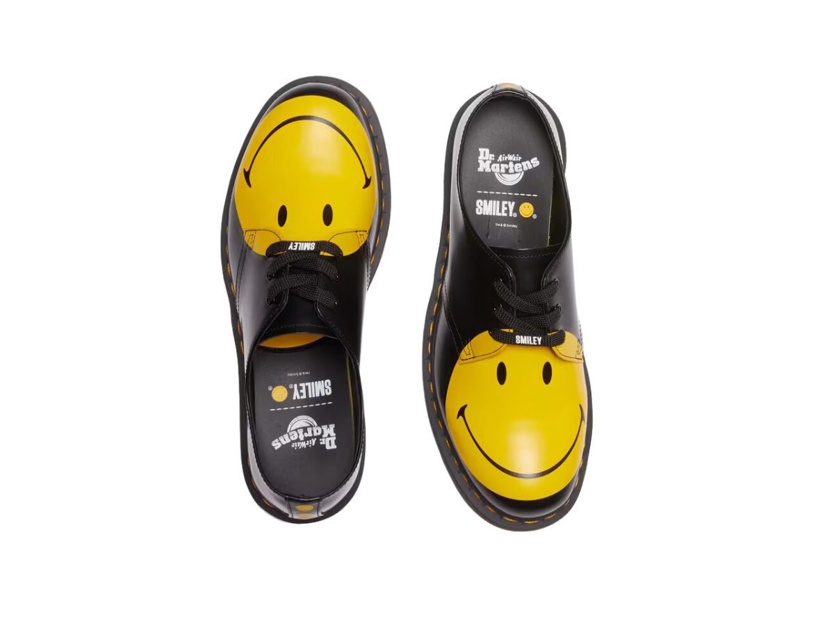 https://d2cva83hdk3bwc.cloudfront.net/dr-martens-1461-smiley-smooth-leather-oxford-black-7.jpg