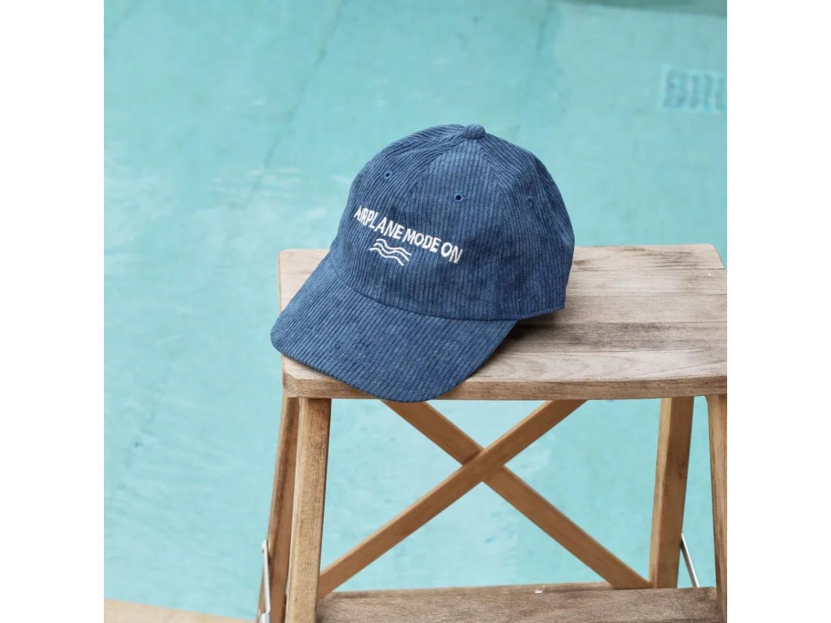 https://d2cva83hdk3bwc.cloudfront.net/duckyboy-airplane-mode-on-coruroy-cap-navy-3.jpg