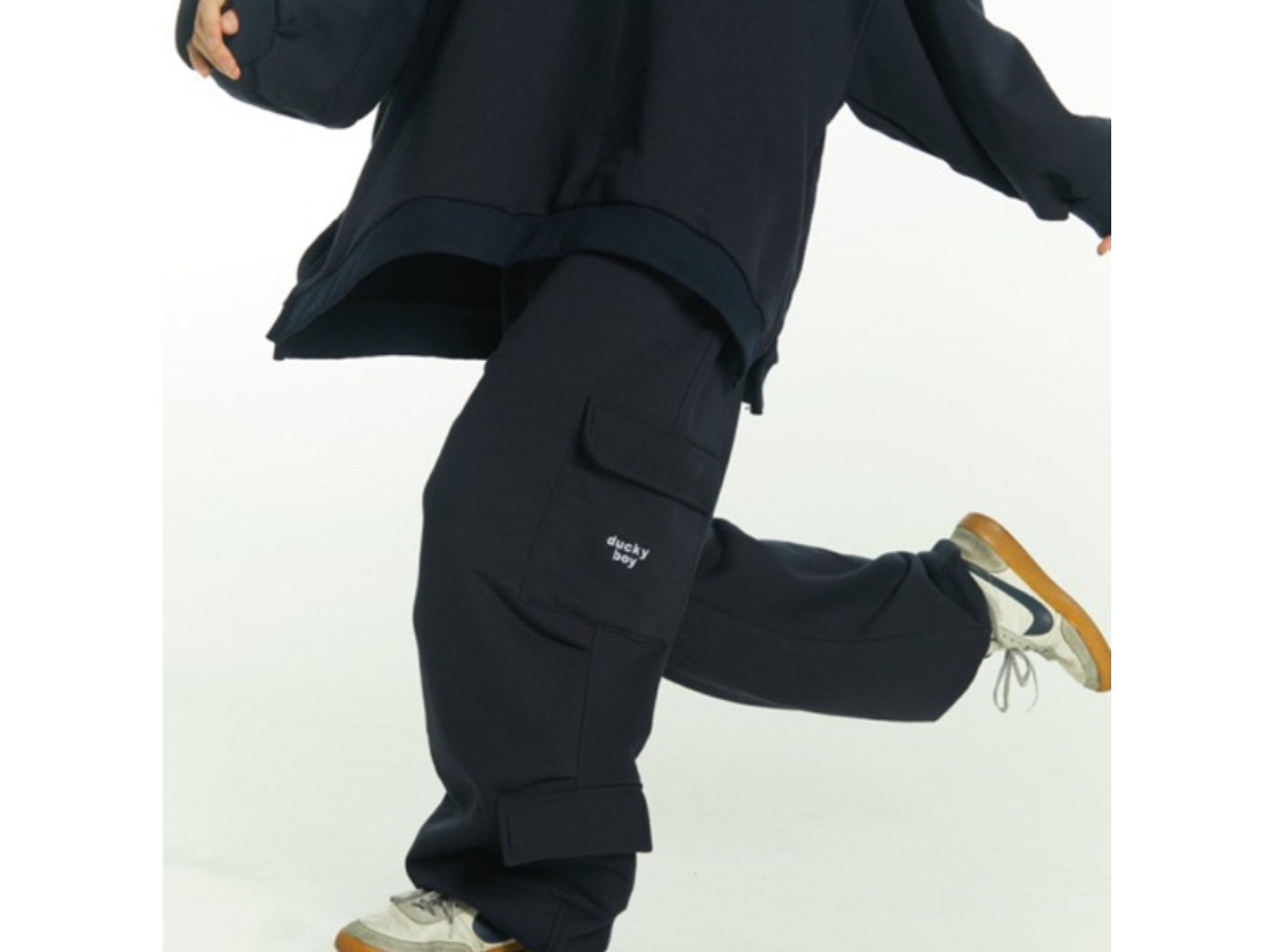 https://d2cva83hdk3bwc.cloudfront.net/duckyboy-cargo-sweatpant-navy-2.jpg