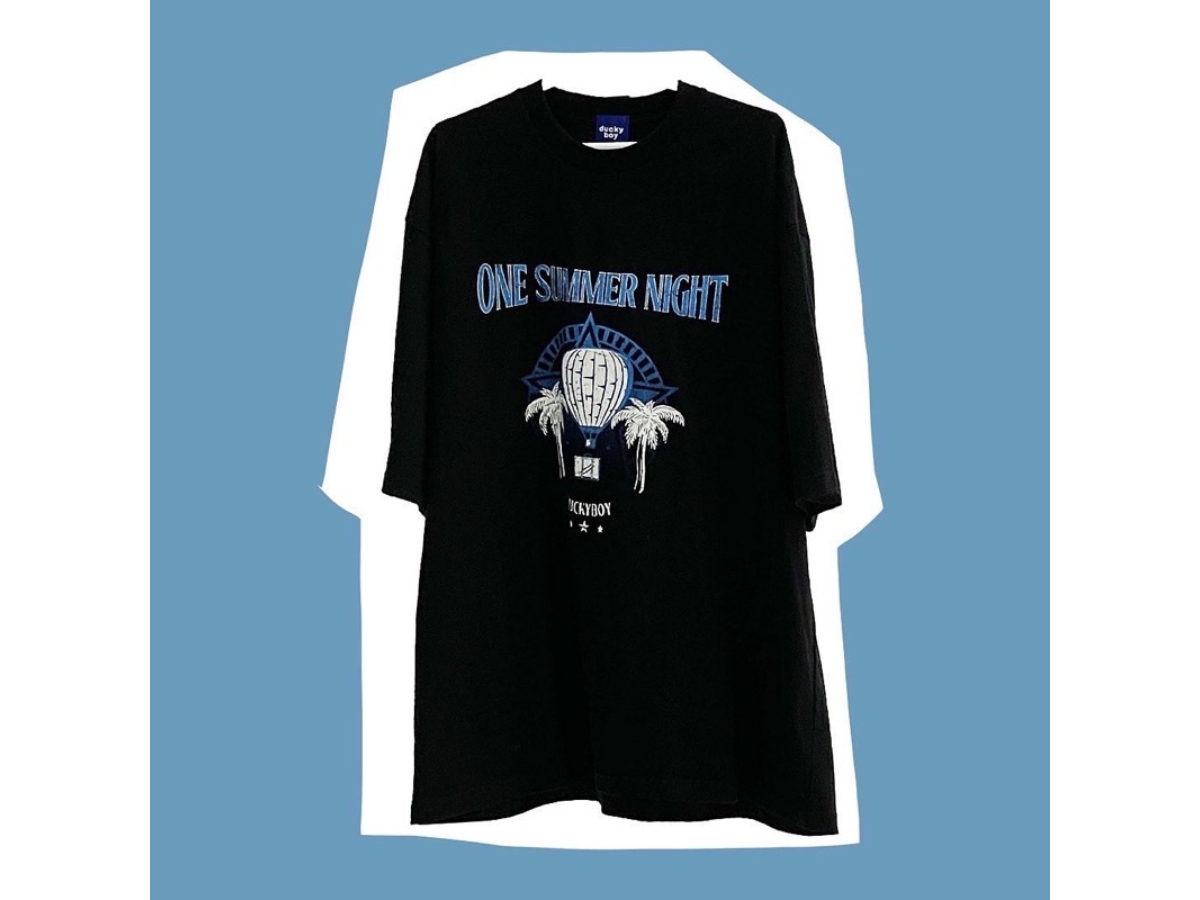 https://d2cva83hdk3bwc.cloudfront.net/duckyboy-one-summer-night-oversized-tee-black-2.jpg