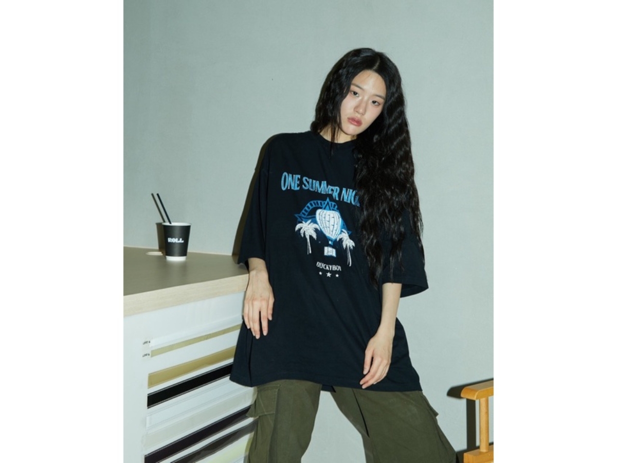 https://d2cva83hdk3bwc.cloudfront.net/duckyboy-one-summer-night-oversized-tee-black-3.jpg