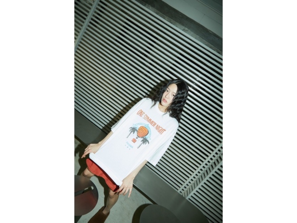 https://d2cva83hdk3bwc.cloudfront.net/duckyboy-one-summer-night-oversized-tee-white-2.jpg