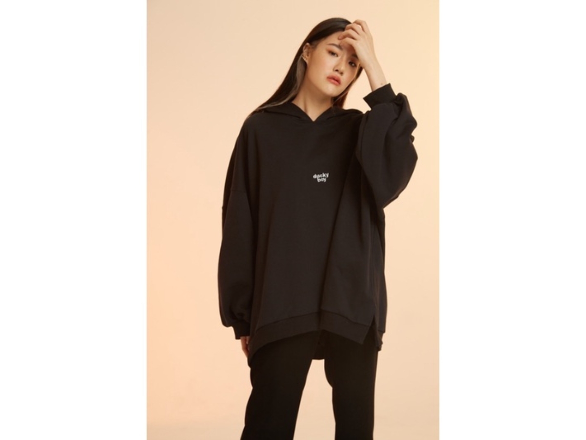 https://d2cva83hdk3bwc.cloudfront.net/duckyboy-oversized-hoodie-black-2.jpg