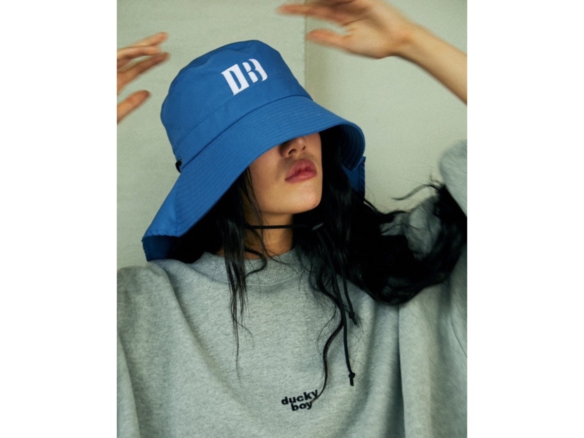 https://d2cva83hdk3bwc.cloudfront.net/duckyboy-trotter-bucket-hat-royal-blue-2.jpg